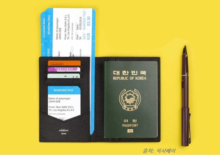 한국 여권과 여행 티켓