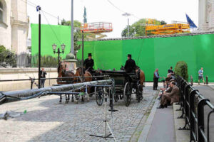 오스트리아 빈, 프랑스 대사관 안팎에서 진행된 영화 〈마담 노벨〉 촬영 장면