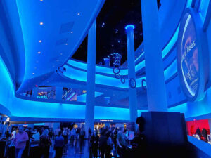 스피어 내부의 로비 공간