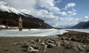 꽁꽁 언 레시아 호수 겨울 풍경