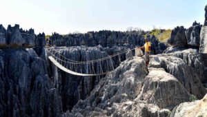 큰 츠링가에 걸쳐져 있는 다리