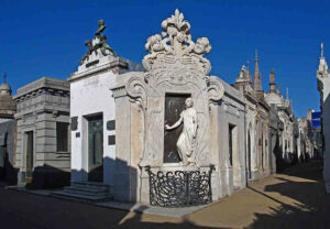 루피나 캄바세레스의 영묘