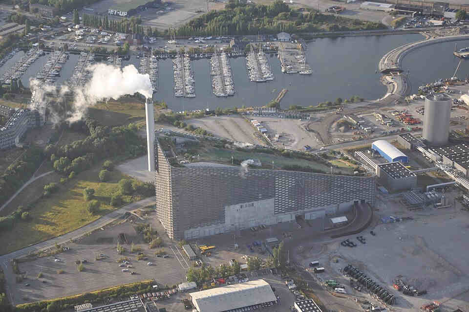 아마게르 바케(Amager Bakke) 소각 시설, 2017년 완공