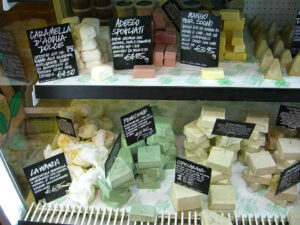 러쉬 수제비누들