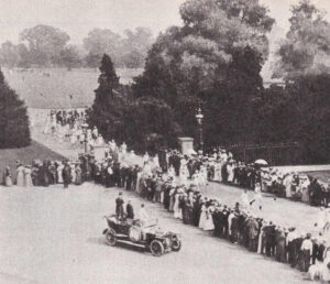 1908년 런던 올림픽 마라톤의 출발 지점(윈저성 앞)