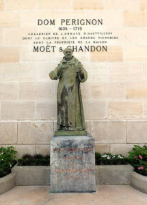 돔 페리뇽 동상