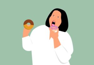 도너츠를 양 손에 들고 있는 여자