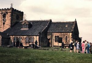 러다이트 운동으로 처형된 노동자들이 안장된 영국 하츠헤드 교회(Hartshead Church).