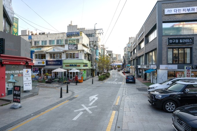 미국의 로데오 드라이브하고는 비교되는 압구정로데오거리